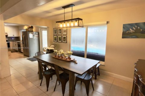 House in Pembroke Pines, Florida 3 bedrooms, 150.59 sq.m. № 1923011 - photo 7