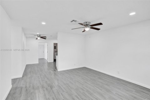 Villa ou maison à louer à Sunrise, Floride: 3 chambres, 100.33 m2 № 2260442 - photo 5