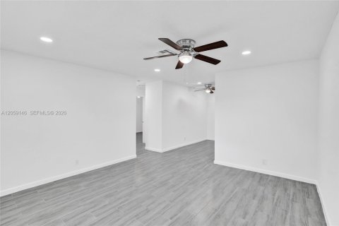 Villa ou maison à louer à Sunrise, Floride: 3 chambres, 100.33 m2 № 2260442 - photo 15