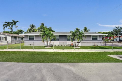 Villa ou maison à louer à Sunrise, Floride: 3 chambres, 100.33 m2 № 2260442 - photo 13