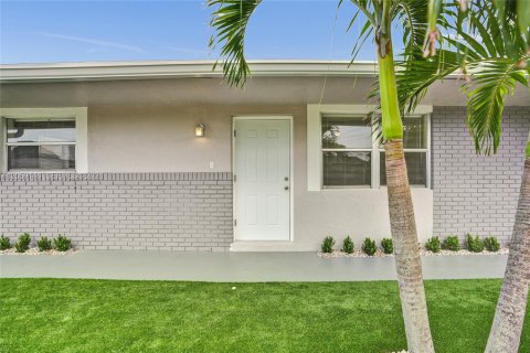 Villa ou maison à louer à Sunrise, Floride: 3 chambres, 100.33 m2 № 2260442 - photo 8