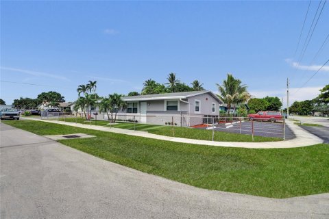 Villa ou maison à louer à Sunrise, Floride: 3 chambres, 100.33 m2 № 2260442 - photo 10