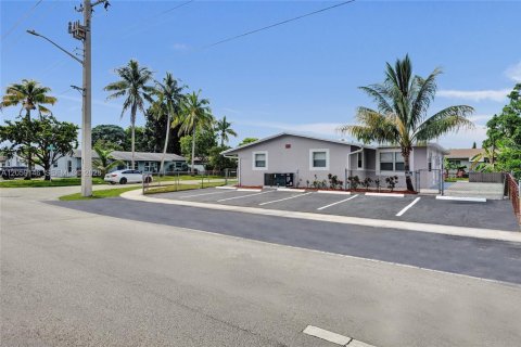 Villa ou maison à louer à Sunrise, Floride: 3 chambres, 100.33 m2 № 2260442 - photo 12