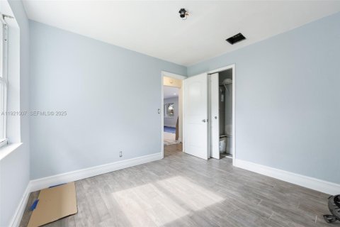 Villa ou maison à louer à Lantana, Floride: 2 chambres, 89.56 m2 № 1975203 - photo 17