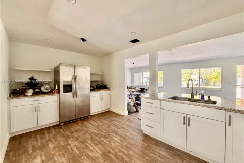 Villa ou maison à louer à Lantana, Floride: 2 chambres, 89.56 m2 № 1975203 - photo 5