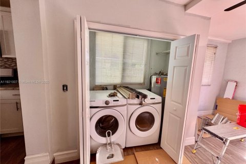 Villa ou maison à louer à Lantana, Floride: 2 chambres, 89.56 m2 № 1975203 - photo 8