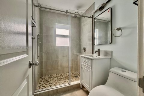 Villa ou maison à louer à Lantana, Floride: 2 chambres, 89.56 m2 № 1975203 - photo 12