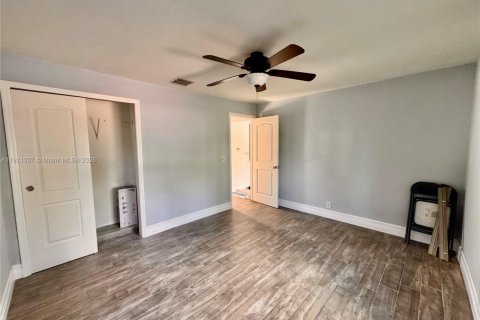 Villa ou maison à louer à Lantana, Floride: 2 chambres, 89.56 m2 № 1975203 - photo 11