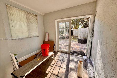 Villa ou maison à louer à Lantana, Floride: 2 chambres, 89.56 m2 № 1975203 - photo 9