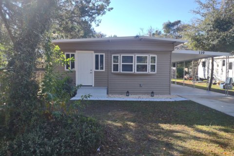 House in Interlachen, Florida 3 bedrooms, 97.92 sq.m. № 887226 - photo 1