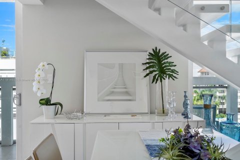 Condo in Bay Harbor Islands, Florida, 3 bedrooms № 1971168 - photo 10