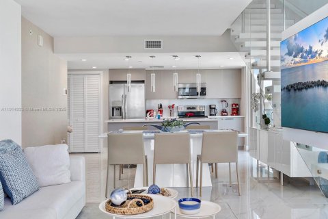 Condo in Bay Harbor Islands, Florida, 3 bedrooms № 1971168 - photo 8