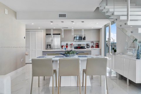 Condo in Bay Harbor Islands, Florida, 3 bedrooms № 1971168 - photo 9