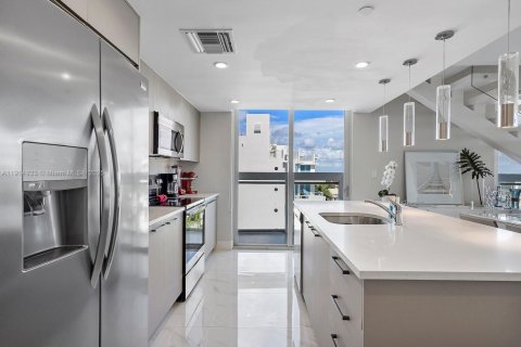 Condo in Bay Harbor Islands, Florida, 3 bedrooms № 1971168 - photo 12