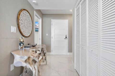 Condo in Bay Harbor Islands, Florida, 3 bedrooms № 1971168 - photo 22