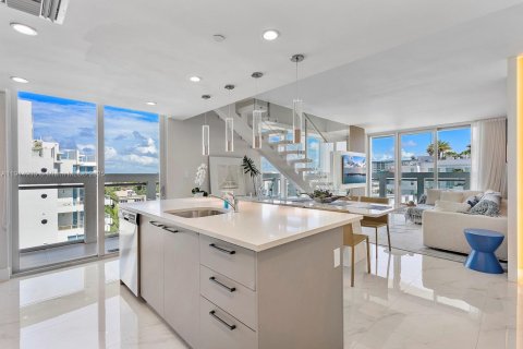 Condo in Bay Harbor Islands, Florida, 3 bedrooms № 1971168 - photo 19