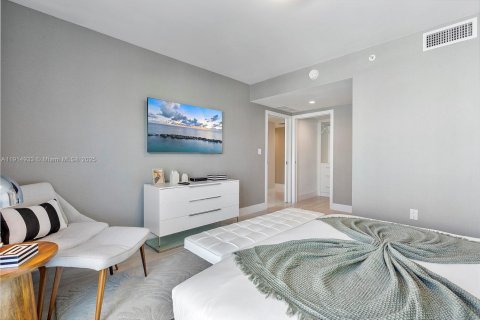 Condo in Bay Harbor Islands, Florida, 3 bedrooms № 1971168 - photo 27