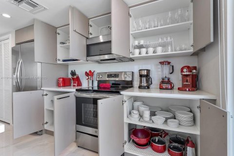 Condo in Bay Harbor Islands, Florida, 3 bedrooms № 1971168 - photo 17