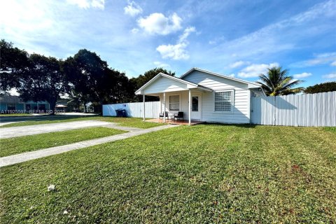 Купить виллу или дом в Майами, Флорида 3 спальни, 97.55м2, № 1984206 - фото 3