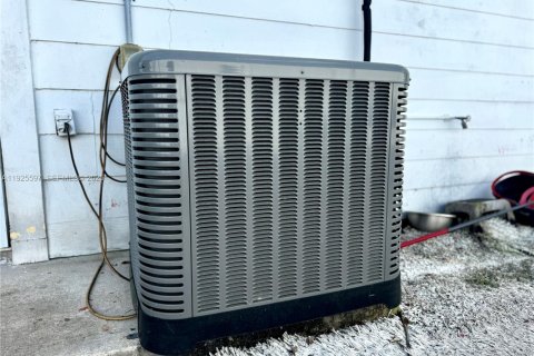 Купить виллу или дом в Майами, Флорида 3 спальни, 97.55м2, № 1984206 - фото 24