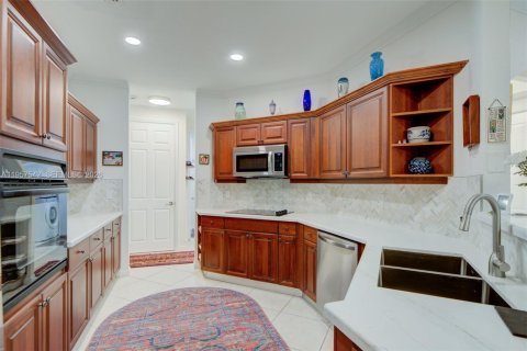 Condo in Weston, Florida, 3 bedrooms  № 2011607 - photo 17
