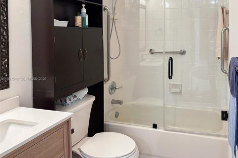 Condo in Weston, Florida, 3 bedrooms  № 2011607 - photo 29