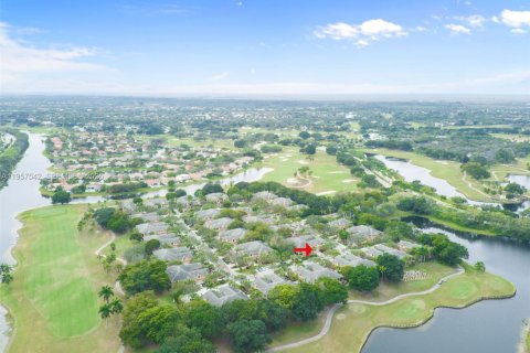 Condo in Weston, Florida, 3 bedrooms  № 2011607 - photo 4