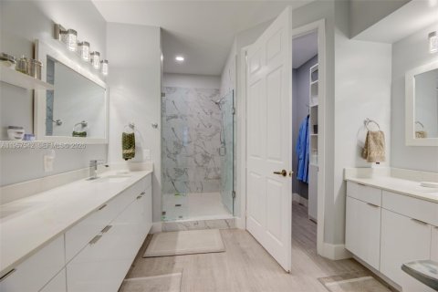 Condo in Weston, Florida, 3 bedrooms  № 2011607 - photo 26