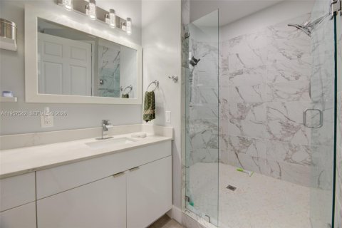 Condo in Weston, Florida, 3 bedrooms  № 2011607 - photo 28