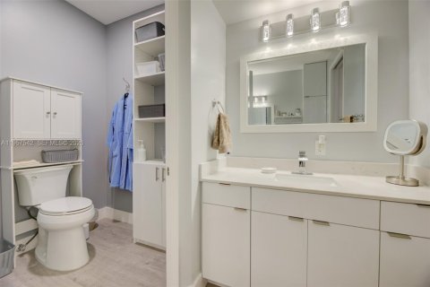 Condo in Weston, Florida, 3 bedrooms  № 2011607 - photo 27