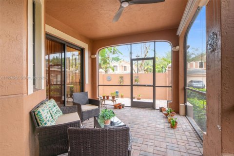 Condo in Weston, Florida, 3 bedrooms  № 2011607 - photo 9