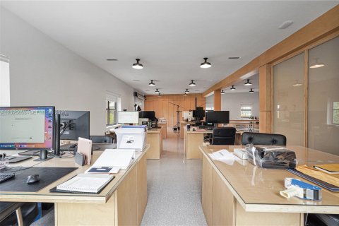 Купить коммерческую недвижимость в Майами, Флорида № 2176112 - фото 6