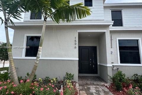 Adosado en alquiler en Florida City, Florida, 3 dormitorios № 1993573 - foto 2