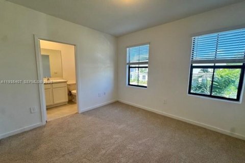 Adosado en alquiler en Florida City, Florida, 3 dormitorios № 1993573 - foto 6