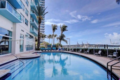 Condominio en venta en Miami Beach, Florida, 1 dormitorio, 69.31 m2 № 2033663 - foto 1