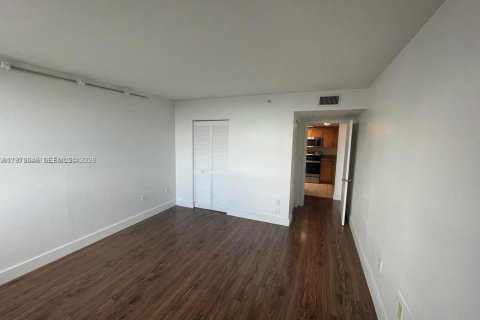 Condominio en venta en Miami Beach, Florida, 1 dormitorio, 69.31 m2 № 2033663 - foto 8