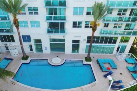 Condominio en venta en Miami Beach, Florida, 1 dormitorio, 69.31 m2 № 2033663 - foto 2