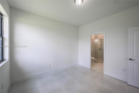 Снять в аренду виллу или дом в Хомстед, Флорида 5 спален, 253.72м2, № 2031415 - фото 15