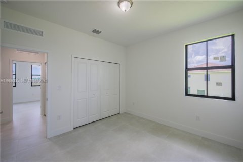 Снять в аренду виллу или дом в Хомстед, Флорида 5 спален, 253.72м2, № 2031415 - фото 14