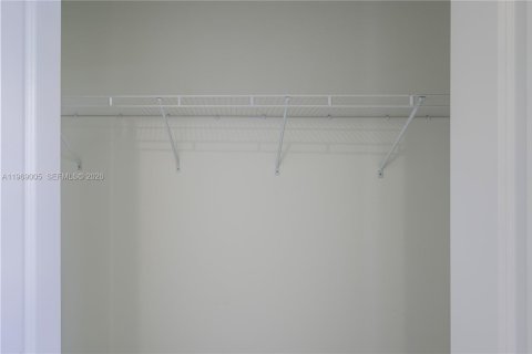 Снять в аренду виллу или дом в Хомстед, Флорида 5 спален, 253.72м2, № 2031415 - фото 30