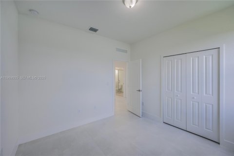 Снять в аренду виллу или дом в Хомстед, Флорида 5 спален, 253.72м2, № 2031415 - фото 18