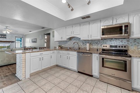 House in Lake Wales, Florida 3 bedrooms, 159.79 sq.m. № 1917235 - photo 11