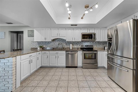 House in Lake Wales, Florida 3 bedrooms, 159.79 sq.m. № 1917235 - photo 9