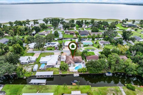 House in Lake Wales, Florida 3 bedrooms, 159.79 sq.m. № 1917235 - photo 1