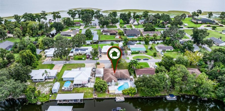 House in Lake Wales, Florida 3 bedrooms, 159.79 sq.m. № 1917235