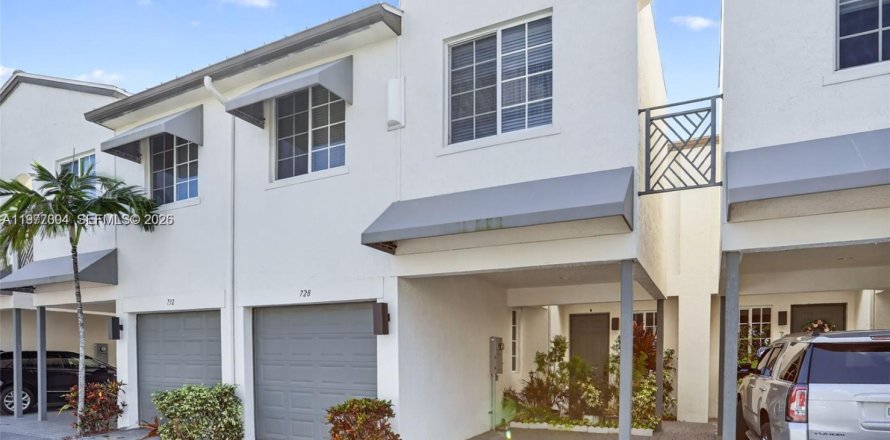 Townhouse in Pompano Beach, Florida 3 bedrooms, 174.84 sq.m. № 2041002