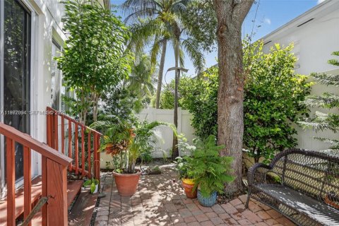 Townhouse in Pompano Beach, Florida 3 bedrooms, 174.84 sq.m. № 2041002 - photo 20