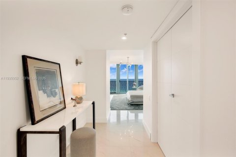 Condominio en venta en Miami Beach, Florida, 3 dormitorios, 215.53 m2 № 1993238 - foto 10