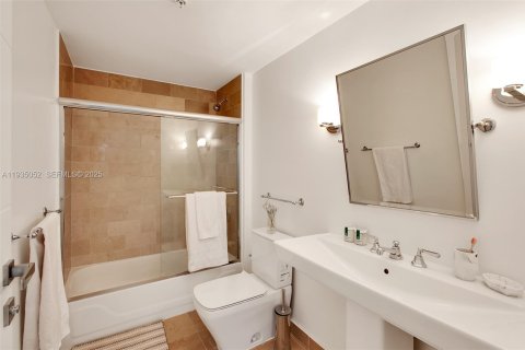 Condominio en venta en Miami Beach, Florida, 3 dormitorios, 215.53 m2 № 1993238 - foto 25