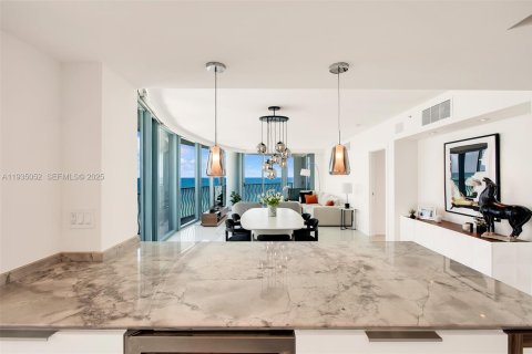 Condominio en venta en Miami Beach, Florida, 3 dormitorios, 215.53 m2 № 1993238 - foto 28